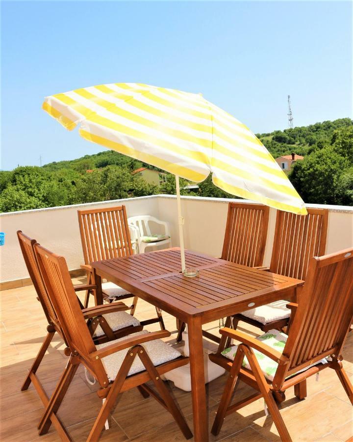 Apartments Mario Malinska Εξωτερικό φωτογραφία